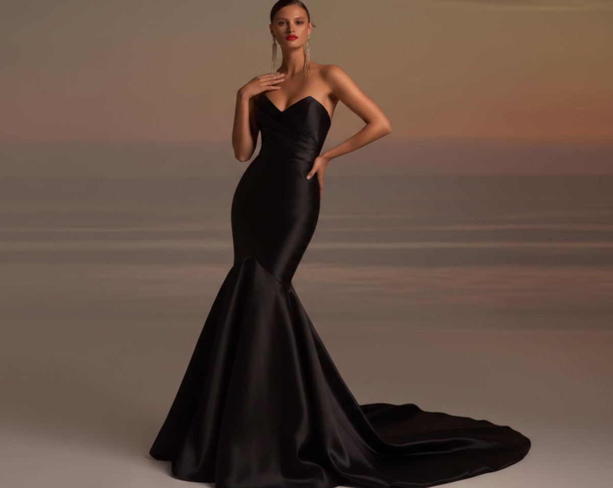 Elegant black satin fishtail gown with a strapless sweetheart neckline and pleated bodice for formal events.