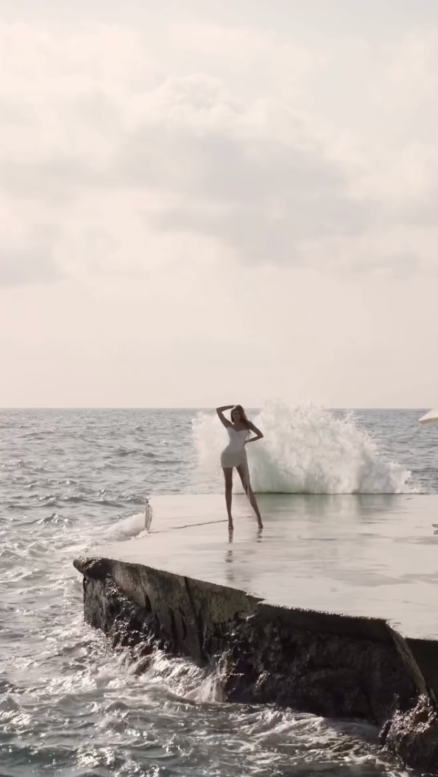 Woman wearing the Borj Abi Mini