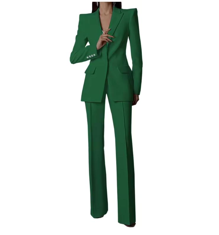 Emerald green Via Condotti suit set featuring a sharp-shouldered single-breasted blazer and tailored trousers.
